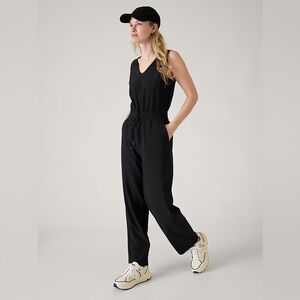 [EUC] ATHLETA Avenue Jumpsuit in Black. Size XS